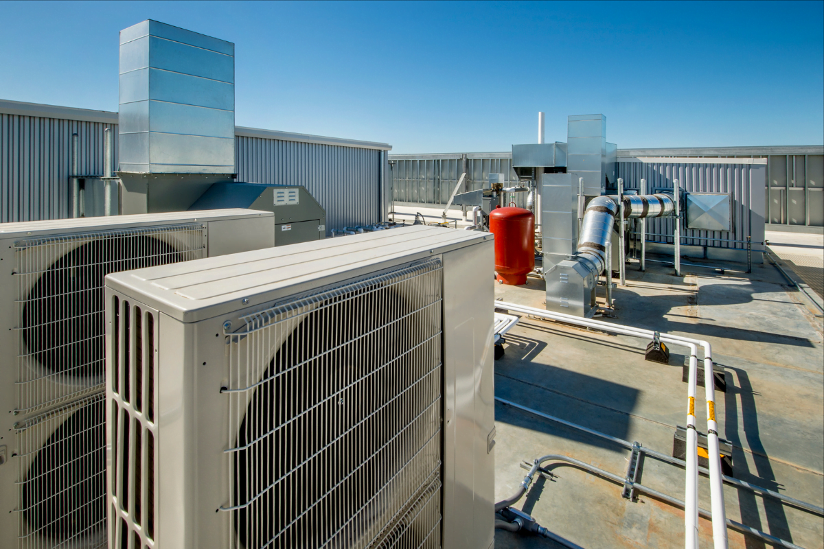 An HVAC system on the roof top of a commercial space.